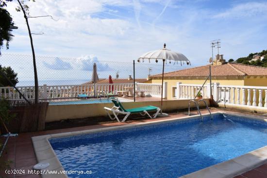 Con piscina propia y vistas al mar - TARRAGONA