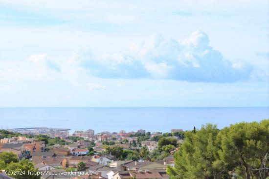 Con piscina propia y vistas al mar - TARRAGONA