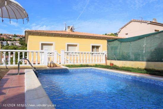 Con piscina propia y vistas al mar - TARRAGONA