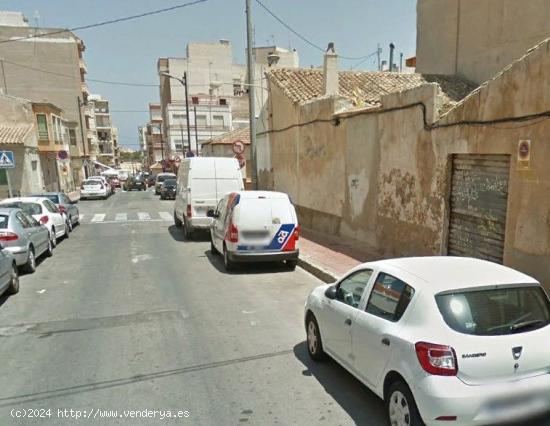 Se vende casa de pueblo con gran parcela en pleno centro de Guardamar - ALICANTE