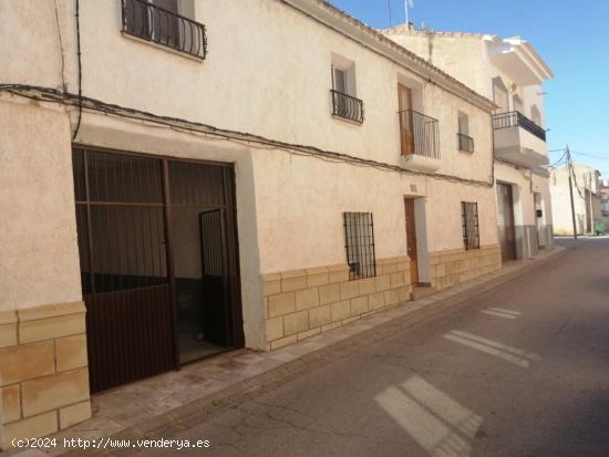 CASA DE PUEBLO EN LEZUZA ALBACETE - ALBACETE