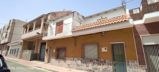 CHALET ADOSADO en Los Alcázares - MURCIA