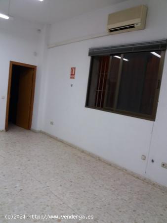 80 m2 LOCAL COMERCIAL EN EJIDO NORTE - ALMERIA