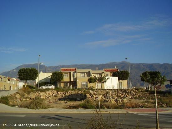 SOLAR URBANO DIRECTO.- EDIFICACIÓN UNIFAMILIAR - ALMERIA