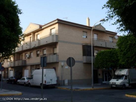 TRIPLEX EN EL EJIDO CON LAVADERO,TERRAZA Y GARAJE DE 40 M2 - ALMERIA