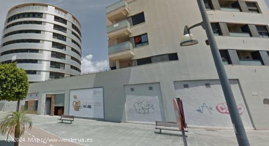 LOCAL COMERCIAL EN PLANTA BAJA DE 1.700M2 DANDO A TRES CALLES¡¡¡TU ÉXITO COMO EMPRESARIO ESTA AQ