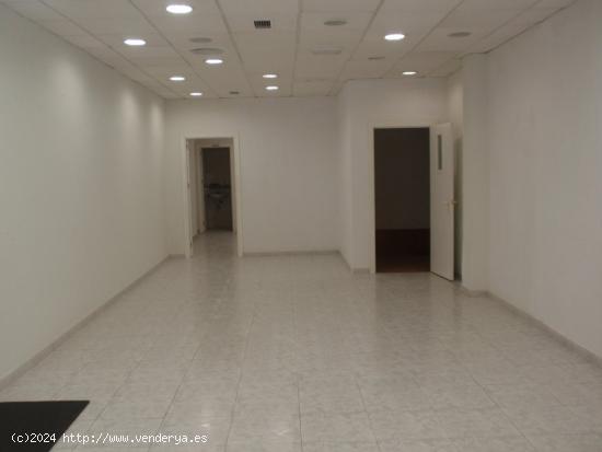 100 M2 DE UN ESPECTACULAR LOCAL COMERCIAL ESPERA NEGOCIO PARA QUE SE INSTALE EN ÉL - ALMERIA