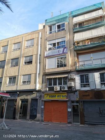 Local con salida de humos y derecho a terraza en la Plaza de las Flores - ALICANTE