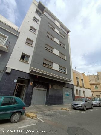 Local comercial cerca de la Avenida de la Libertad y Estación de tren - ALICANTE