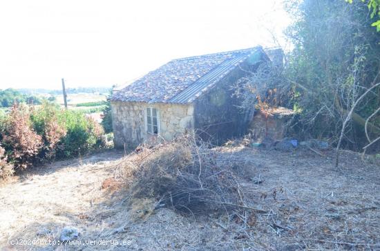 TERRENO URBANO CON CONSTRUCCIÓN DE PIEDRA - A CORUÑA