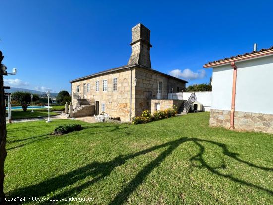 SE VENDE ESPECTACULAR CASA CON PISCINA Y AMPLIO JARDÍN CON ARBOLES FRUTALES EN PADRON - A CORUÑA