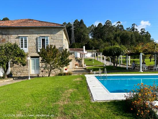 SE VENDE ESPECTACULAR CASA CON PISCINA Y AMPLIO JARDÍN CON ARBOLES FRUTALES EN PADRON - A CORUÑA