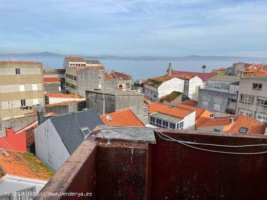 Edificio con garaje y local comercial en el centro de Ribeira - A CORUÑA