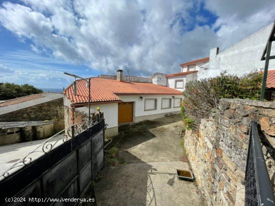 CASA CON TERRENO, CENADOR, ZONA DE BARBACOA - A CORUÑA