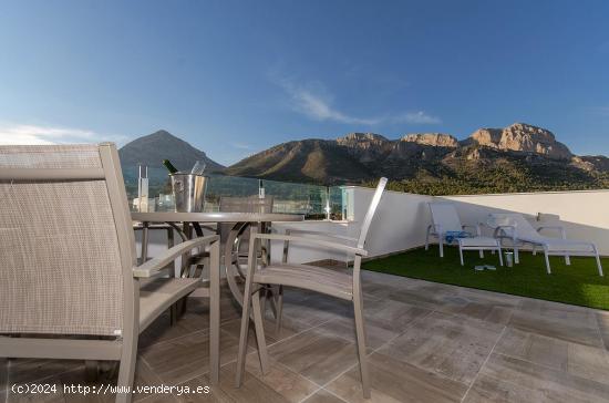 Villas independientes de obra nueva en Polop con vistas al mar y a la montaña - ALICANTE