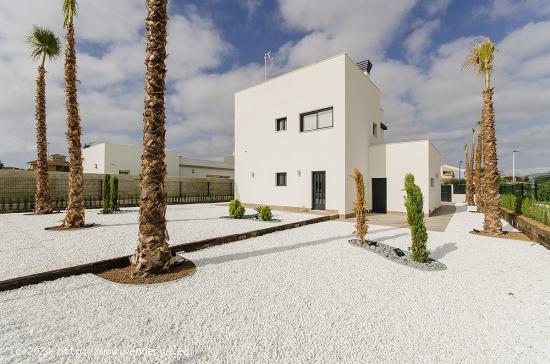 ESTUPENDA VILLA INDEPENDIENTE DE NUEVA CONSTRUCCIÓN EN CAMPOAMOR(ORIHUELA COSTA). - ALICANTE