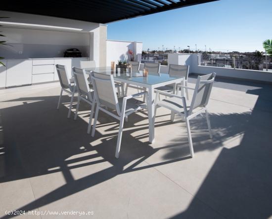 Villa de 3 dormitorios 600 metros de la playa en Santiago de la Ribera - MURCIA