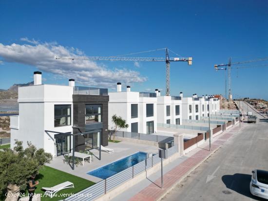 VILLA INDEPENDIENTE DE 3 DORM.DE NUEVA CONSTRUCCIÓN CON PISCINA PRIVADA (MUTXAMEL) - ALICANTE