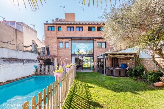 Casa en venta con piscina en el centro de Argentona - BARCELONA