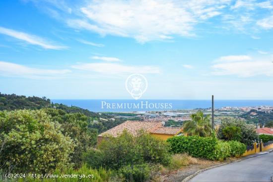 Parcela en venta con vistas al mar y a la montaña en Santa Susanna - BARCELONA