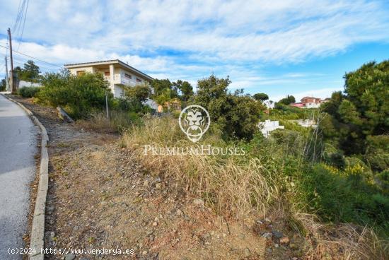 Parcela en venta con vistas al mar y a la montaña en Santa Susanna - BARCELONA