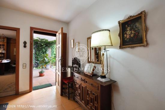 Tres casas en venta en una sola finca con gran capacidad en Tiana - BARCELONA