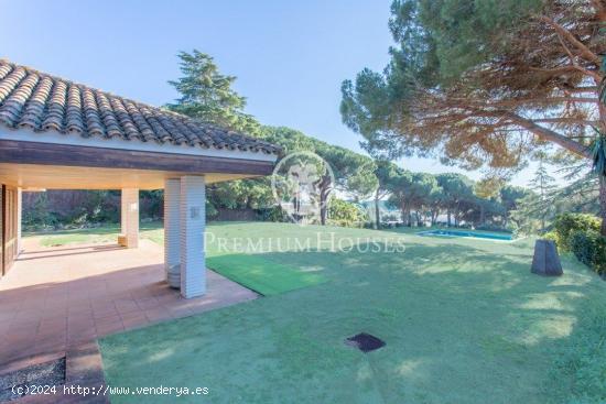 Impresionante casa en parcela plana en Sant Andreu de Llavaneres- Rocaferrera - BARCELONA