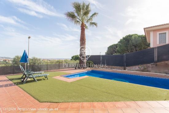  Casa en venta con vistas y piscina en Calella - BARCELONA 