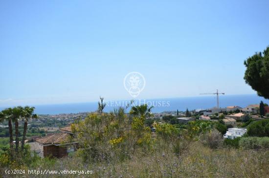 Espectacular terreno en venta con fabulosas vistas al mar en Alella - BARCELONA