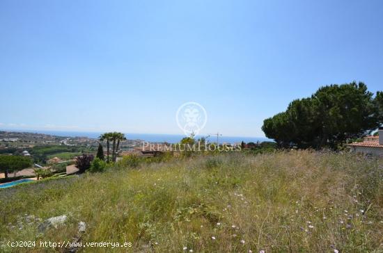 Gran terreno en venta con vistas al mar y a las viñas de Alella - BARCELONA