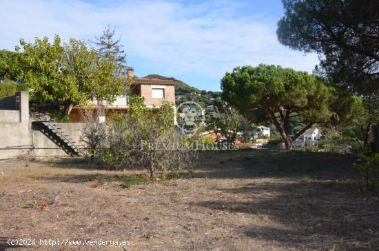 Casa en venta para reformar con vistas al mar en Cabrils - BARCELONA