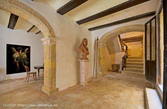 IMPRESIONANTE PALACIO DE CIUDAD EN EL CENTRO DE BENISSA - ALICANTE