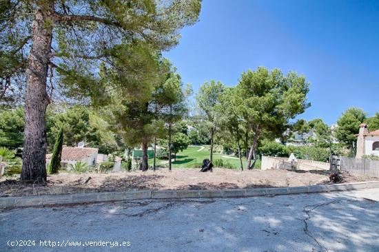 HERMOSA PARCELA CON VISTA AL GOLF Y AL MAR A BENISSA - ALICANTE