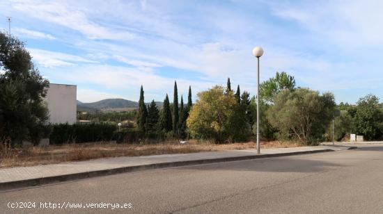 Parcela esquinera en urbanización Favaret - TARRAGONA