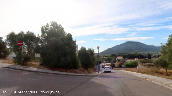 Parcela esquinera en urbanización Favaret - TARRAGONA