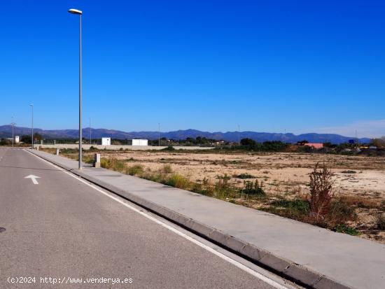 SOLAR INDUSTRIAL EN DOMEÑO - VALENCIA