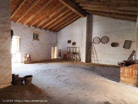 CASA PARA REFORMAR EN EL CENTRO DE BENAGUACIL - VALENCIA