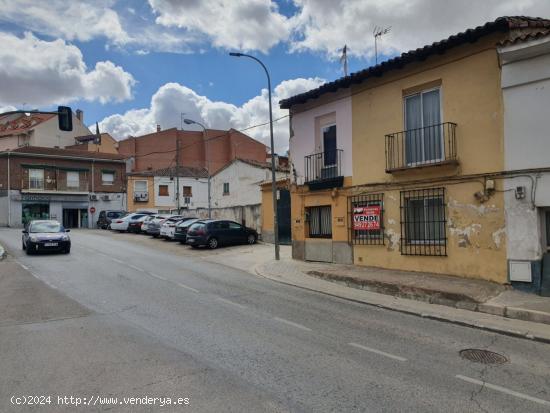 ¡¡¡¡ Gran Oportunidad de casa céntrica en Santos de la Humosa con patio !!!!!!! - MADRID