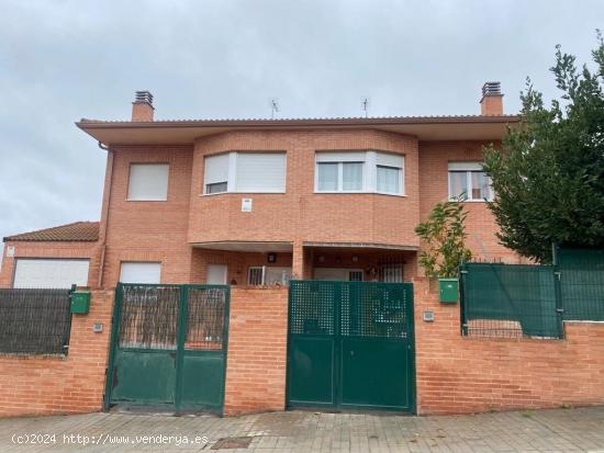 FANTÁSTICO Y CONFORTABLE CHALET CON PISCINA EN UNA DE LAS MEJORES ZONAS DE VALDEAVERO - MADRID