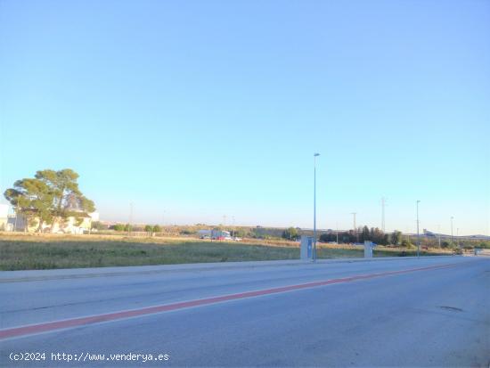 Solar Industrial con mucha visibilidad y acceso de entrada y salida del Peaje - VALENCIA