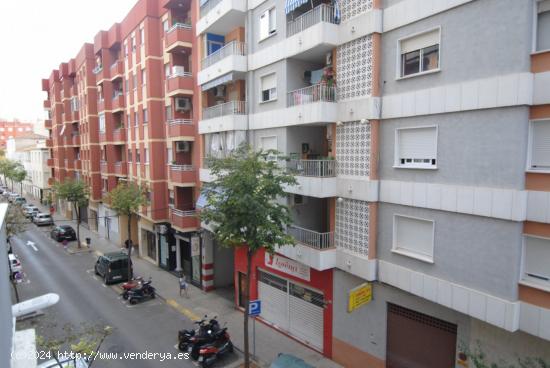  Vivienda en muy buen estado de conservación situada cerca del centro de la población. - VALENCIA 