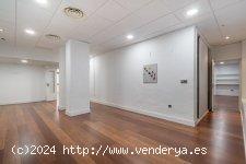 Local comercial con casi 300m en zona Mondragones - GRANADA