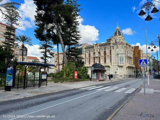 Emprender en Cartagena Centro, tu mejor opción. Local Comercial con amplia fachada. - MURCIA