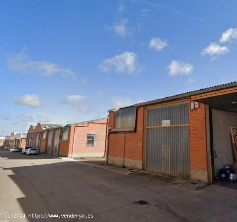 NAVE DE ESQUINA  EN VENTA DE 428 M2 EN VILLARES DE LA REINA - SALAMANCA