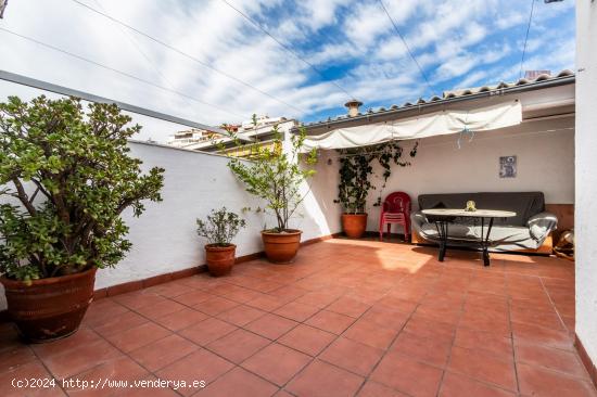 PISO CON TERRAZA A PIE DE COMEDOR, EN LA CREU DE BARBERÀ - BARCELONA