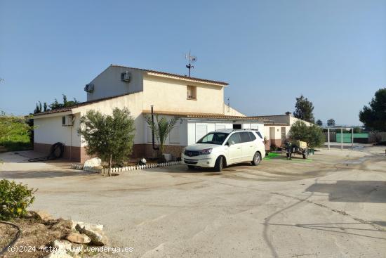 Gran Cortijo con finca de 50.000 m2 cerca de Lorca - MURCIA