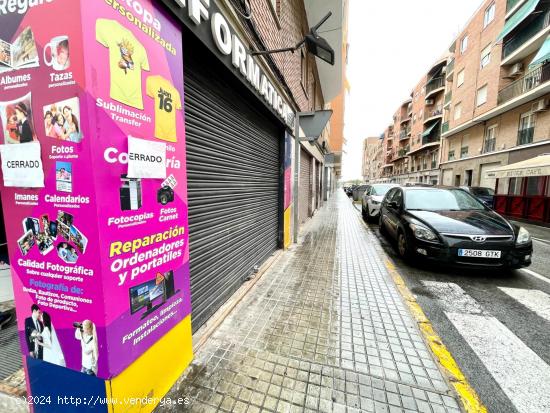 LOCAL COMERCIAL TODO ESQUINA, CON VARIAS PUERTAS PARA EMPEZAR TU NEGOCIO, CON MUCHAS POSIBILIDADES -