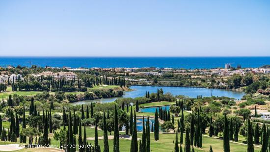 Lujosa villa contemporánea Ubicada en Los Flamingos en venta - MALAGA