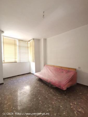 A LA VENTA PISO EN ZONA HOSPITAL - JAEN