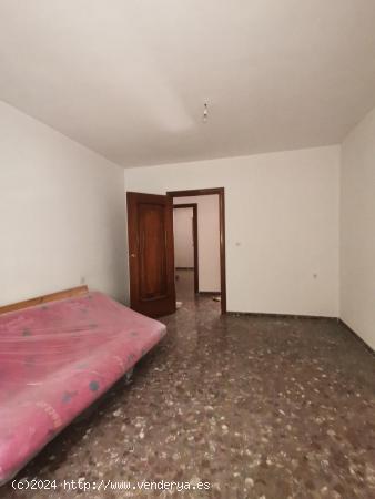 A LA VENTA PISO EN ZONA HOSPITAL - JAEN